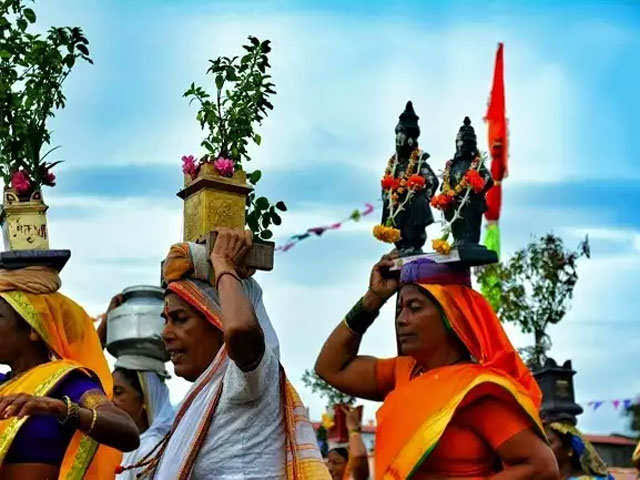 माऊलींचे जेजुरी मधून पंढरपूरकडे प्रस्थान.