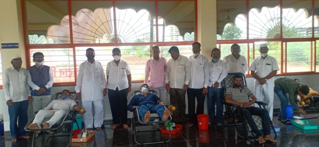 माळी महासंघ ; राष्ट्रीय अध्यक्ष अविनाश ठाकरे यांच्या वाढदिवसानिमित्त रक्तदान शिबिर संपन्न
