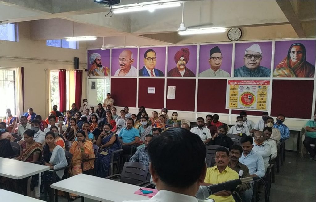 सुसंस्कृत पिढी घडविण्यात शिक्षकांबरोबरच पालकांचेही योगदान महत्वपूर्ण – प्राचार्य डॉ. बाळकृष्ण झावरे यांचे प्रतिपादन.