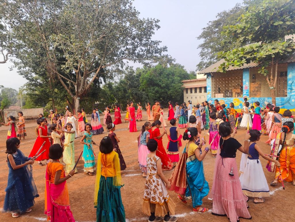 सासवड : बाल विकास मंदिर शाळेत भोंडला.