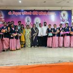 मराठवाडा जनविकास संघातर्फे  आरोग्य कर्मचाऱ्यांचा कपडे व मिठाई देऊन सन्मान.  