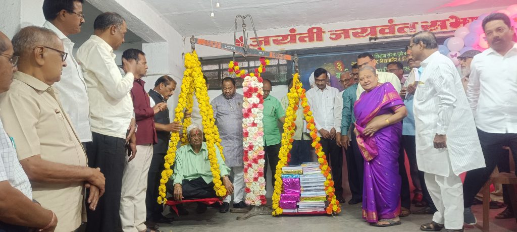जनता शिक्षण संस्थेचे अध्यक्ष जयप्रकाश जगताप यांची ७८ व्या अभिष्टचिंतन सोहळ्यानिमित्त वहीतूला..