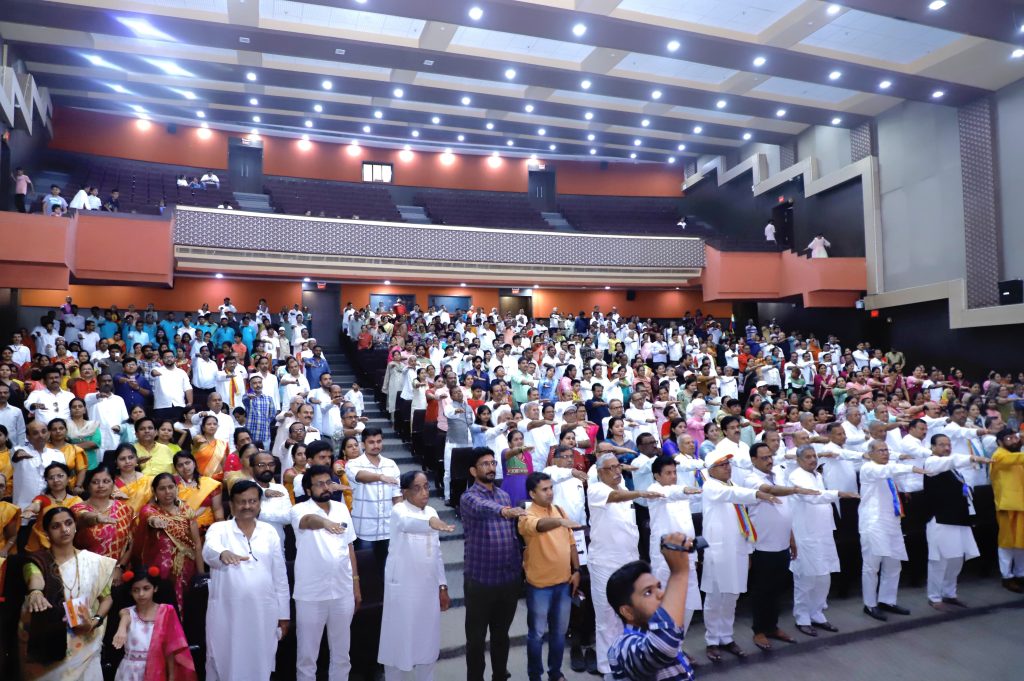महावीर जयंती निमित्त उपस्थित हजारो जैन बांधवांचा १०० टक्के मतदानाचा निर्धार