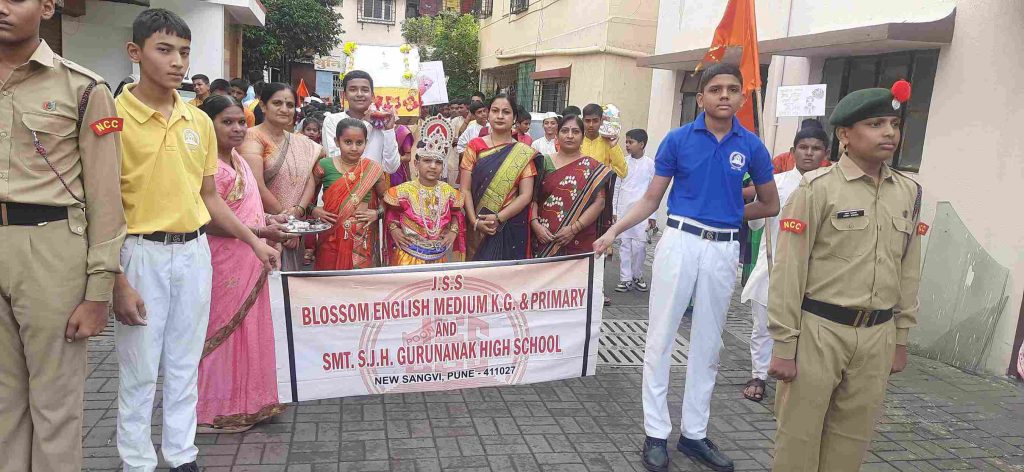 सांगवीत ब्लाॅसम इंग्लिश मिडीयम स्कूलची आरोग्य वारी.