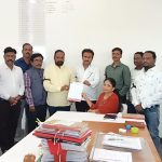 काळ्या फिती लाऊन पत्रकारांनी केला शासन निर्णयाचा निषेध !